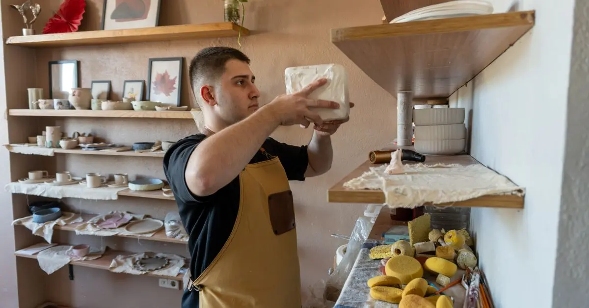 Guide d'Achat : Choisir un Meuble de Rangement Artisanal