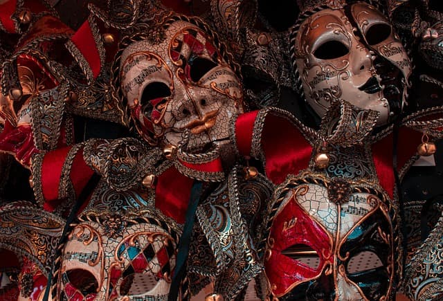 Unmissable Cultural Festivals: Essential Buying Guide
